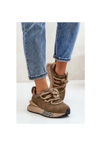 Zamszowe Sneakersy Damskie Na Platformie Z Grubym Sznurowaniem Artiker 54C1466 Jasnobrązowe. Okazja: na co dzień. Kolor: brązowy. Materiał: zamsz. Obcas: na platformie. Sport: turystyka piesza #7