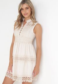 Born2be - Jasnobeżowa Sukienka Ashiriel. Typ kołnierza: kołnierzyk stójkowy. Kolor: beżowy. Długość rękawa: na ramiączkach. Wzór: aplikacja, ażurowy. Styl: boho, klasyczny. Długość: mini #1