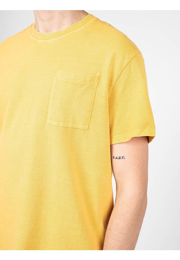 Pepe Jeans T-shirt "Treyson" | PM508536 | Treyson | Mężczyzna | Żółty. Okazja: na co dzień. Kolor: żółty. Materiał: bawełna. Wzór: aplikacja. Styl: casual