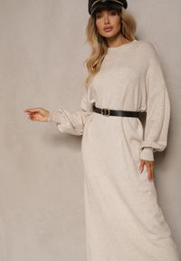 Renee - Jasnobeżowa Pudełkowa Sukienka z Wiskozą i Półgolfem Salindra. Kolor: beżowy. Materiał: wiskoza. Styl: elegancki