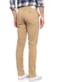 Wrangler - WRANGLER SPODNIE MĘSKIE CHINO GOLDEN SAND W16LRN223. Materiał: materiał #5