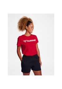 Koszulka damska Hummel Go 2.0 Logo. Kolor: czerwony, różowy, wielokolorowy. Materiał: tkanina, bawełna. Sport: piłka nożna #1