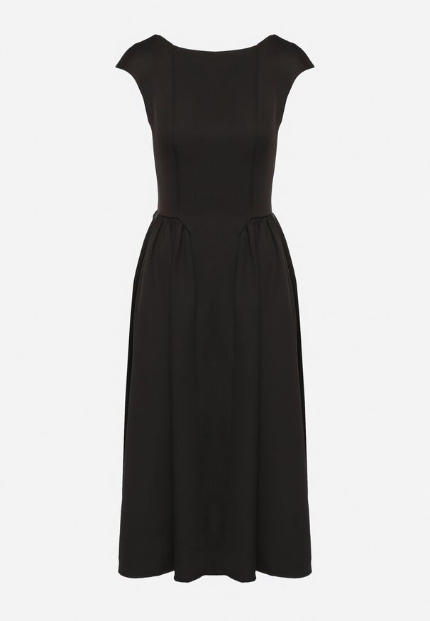 Born2be - Czarna Sukienka o Rozkloszowanym Kroju z Wiązaniem i Dekoltem w Łódkę Aladriela. Okazja: na co dzień. Typ kołnierza: dekolt w łódkę. Kolor: czarny. Długość rękawa: krótki rękaw. Sezon: wiosna, lato. Styl: casual, klasyczny