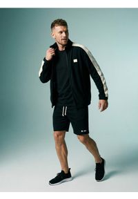 Sinsay - Rozpinana bluza polarowa ze stójką - czarny. Typ kołnierza: kołnierzyk stójkowy. Kolor: czarny. Materiał: polar #1