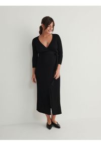 Reserved - Kopertowa sukienka z dzianiny - czarny. Kolor: czarny. Materiał: dzianina. Typ sukienki: kopertowe