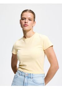Reserved - Bawełniany t-shirt - jasnożółty. Kolor: żółty. Materiał: bawełna. Długość: krótkie