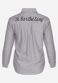 Born2be - Granatowa Koszula w Paski Zdobiona Haftem Denelle. Okazja: do pracy, na co dzień, na spotkanie biznesowe. Typ kołnierza: kołnierzyk klasyczny. Kolor: niebieski. Materiał: jeans. Długość rękawa: długi rękaw. Długość: długie. Wzór: haft, aplikacja, paski. Styl: casual, klasyczny, biznesowy #6