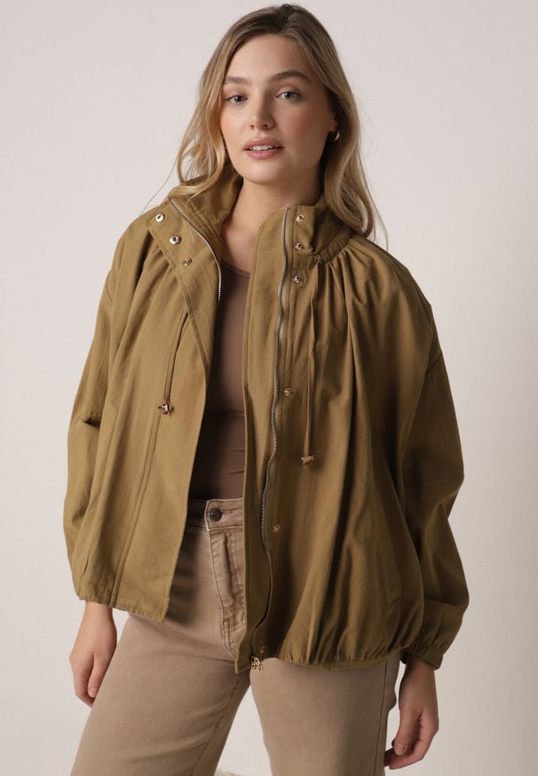 Born2be - Zielona Przejściowa Kurtka Bombka Oversize z Bawełny i Wiskozy Effinue. Okazja: na spacer, na co dzień. Kolor: zielony. Materiał: wiskoza, bawełna. Styl: casual