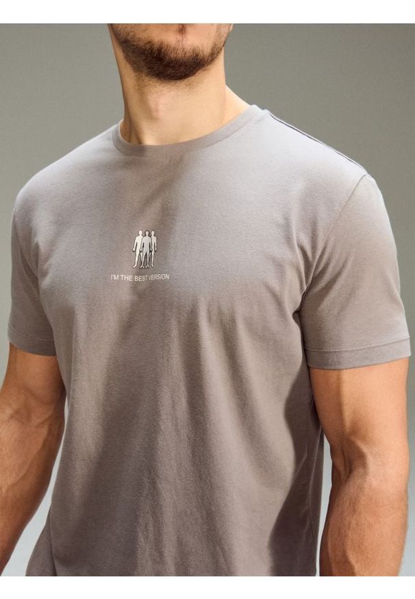 Sinsay - Bawełniana koszulka z haftem - szary. Kolor: szary. Materiał: bawełna. Wzór: haft