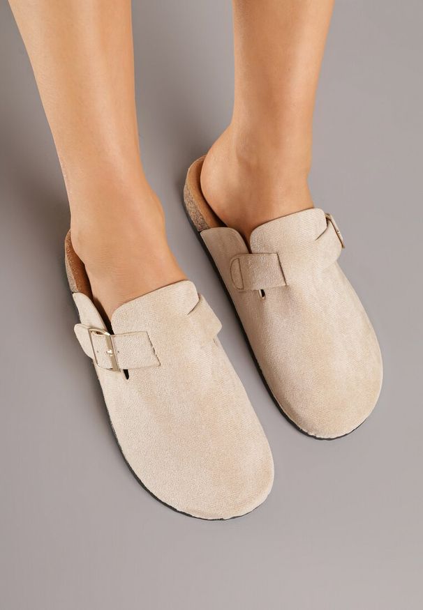 Renee - Beżowe Klapki Chodaki Ozdobione Paskami z Klamrami Silamia. Okazja: na co dzień. Kolor: beżowy. Materiał: jeans. Wzór: aplikacja. Styl: casual