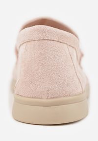 Born2be - Różowe Mokasyny z Prostokątną Metaliczną Ozdobą Aeleorane. Nosek buta: okrągły. Zapięcie: klamry. Kolor: różowy. Materiał: zamsz, skóra. Wzór: aplikacja. Obcas: na obcasie. Styl: klasyczny. Wysokość obcasa: niski #4