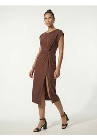 Sinsay - Sukienka midi z ozdobnym marszczeniem z domieszką wiskozy - brązowy. Kolor: brązowy. Materiał: wiskoza. Długość: midi #1