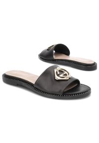 Czarne Klapki Lamanti Skórzane Buty Na Lato. Okazja: na co dzień. Kolor: czarny. Materiał: skóra. Wzór: aplikacja. Sezon: lato. Styl: casual, klasyczny, elegancki #5
