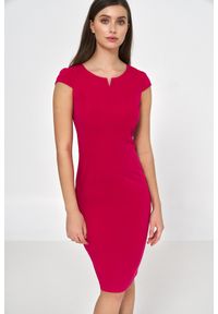 Nife - Sukienka Ołówkowa z Rozcięciem przy Dekolcie - Różowa. Kolor: różowy. Materiał: poliester, elastan, wiskoza. Typ sukienki: ołówkowe