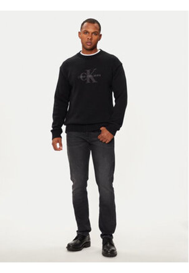 Calvin Klein Jeans Sweter Chenille Mnologo J30J326887 Czarny Regular Fit. Kolor: czarny. Materiał: syntetyk