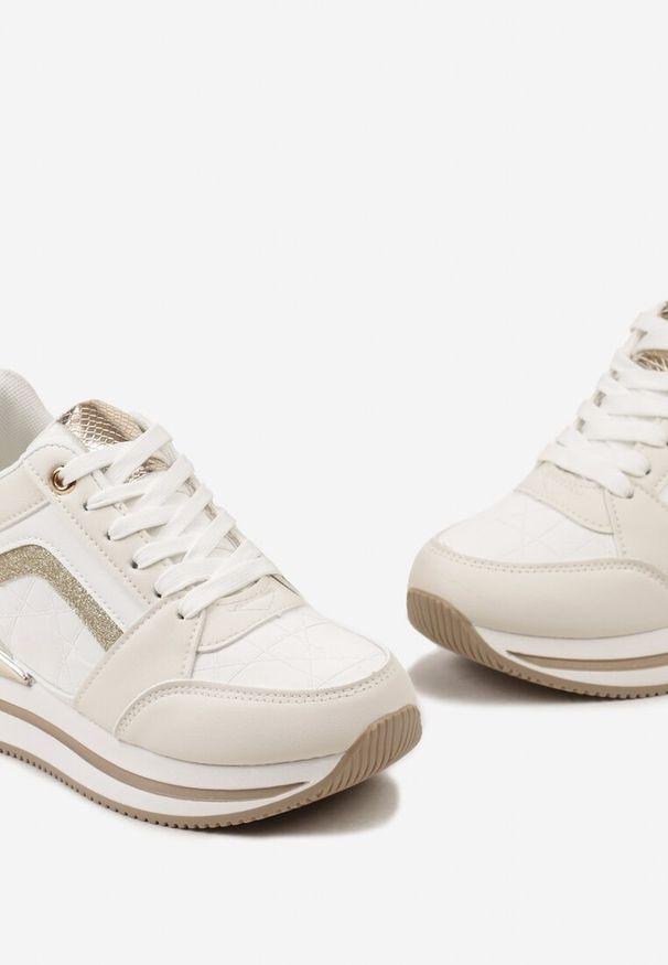 Renee - Beżowe Sneakersy na Ukrytym Koturnie Ozdobione Brokatem i Metaliczną Wstawką Infora. Nosek buta: okrągły. Zapięcie: sznurówki. Kolor: beżowy. Materiał: materiał. Wzór: aplikacja. Obcas: na koturnie. Wysokość obcasa: średni