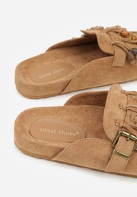 Renee - Jasnobrązowe Klapki na Platformie Ozdobione Koralikami Klamrami i Frędzlami Leurecea. Okazja: na co dzień. Kolor: brązowy. Materiał: jeans. Wzór: aplikacja. Sezon: lato. Obcas: na platformie. Styl: casual, elegancki #5