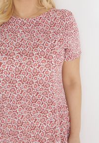 Born2be - Ciemnoróżowa Trapezowa Sukienka Mini w Kwiatowy Wzór Aganis. Kolor: różowy. Materiał: materiał. Długość rękawa: krótki rękaw. Wzór: kwiaty. Typ sukienki: trapezowe. Długość: mini #5