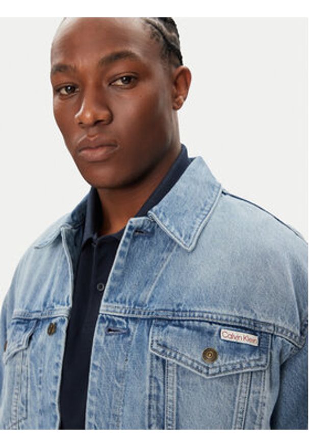 Calvin Klein Jeans Kurtka jeansowa 90's Icon LV04RB794G Niebieski Regular Fit. Kolor: niebieski. Materiał: bawełna
