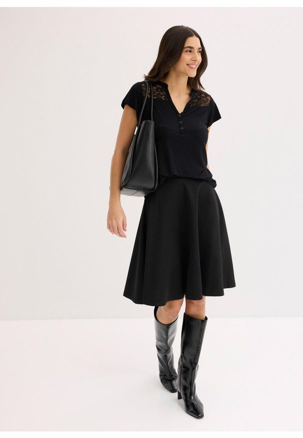 bonprix - T-shirt z dekoltem henley z mieszanki wiskozy. Typ kołnierza: typu henley. Kolor: czarny. Materiał: wiskoza, koronka. Wzór: koronka