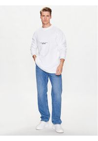 Calvin Klein Jeans Bluza J30J323098 Biały Regular Fit. Kolor: biały. Materiał: bawełna