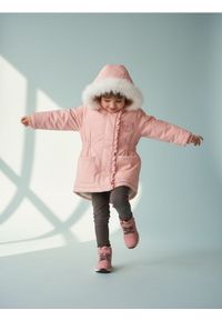 Sinsay - Kurtka ocieplana z kapturem - różowy. Typ kołnierza: kaptur. Kolor: różowy #1