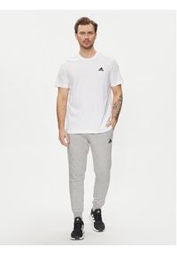 Adidas - adidas T-Shirt Essentials Single Jersey Embroidered Small Logo T-Shirt IC9286 Biały Regular Fit. Kolor: biały. Materiał: bawełna #4
