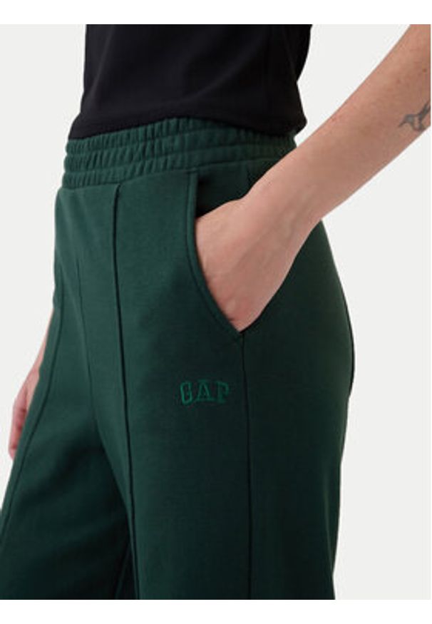 GAP - Gap Spodnie dresowe 523579-00 Zielony Regular Fit. Kolor: zielony. Materiał: bawełna
