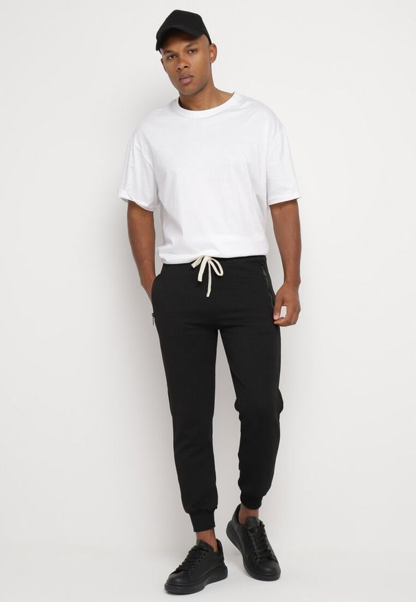 Born2be - Czarne Spodnie Dresowe z Bawełną z Wysokim Stanem Arliera. Okazja: na co dzień. Stan: podwyższony. Kolor: czarny. Materiał: bawełna, dresówka. Styl: casual, elegancki