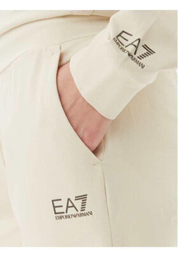 EA7 Emporio Armani Dres 7W000117 AF13135 U1079 Beżowy Regular Fit. Kolor: beżowy. Materiał: bawełna