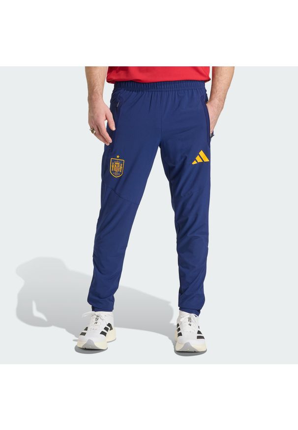 Adidas - Spodnie Spain Tiro Travel. Kolor: niebieski. Sport: piłka nożna