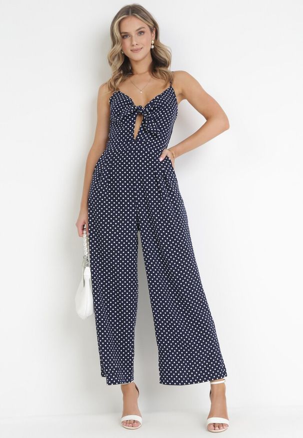 Born2be - Granatowy Kombinezon Delessa. Kolor: niebieski. Długość rękawa: na ramiączkach. Długość: długie. Wzór: aplikacja, kropki. Styl: elegancki, wizytowy