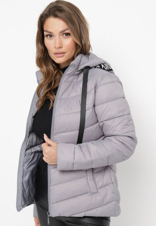 Born2be - Szara Pikowana Kurtka Zapinana na Suwak z Kapturem i Kieszeniami Soniss. Typ kołnierza: kaptur. Kolor: szary