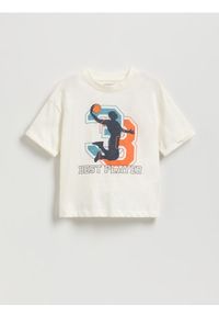 Reserved - Bawełniany t-shirt z nadrukiem - złamana biel. Materiał: bawełna. Wzór: nadruk