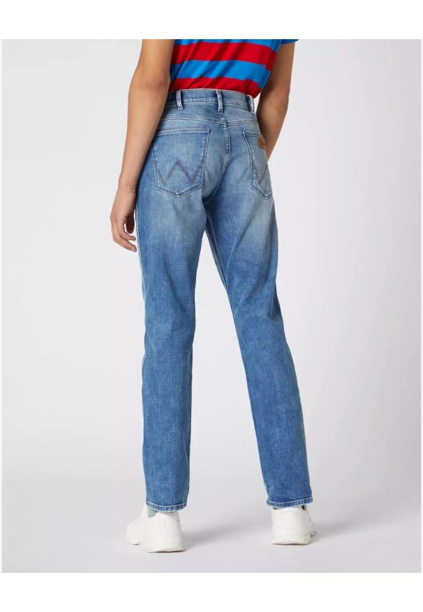 Wrangler - WRANGLER GREENSBORO MĘSKIE SPODNIE JEANSOWE JEANSY RED FLAME W15QQ250B 112127029