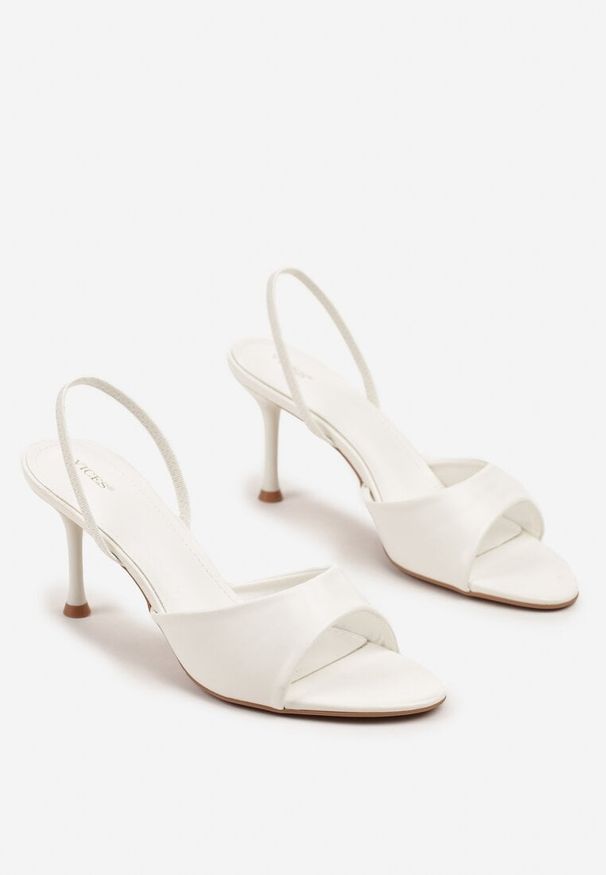 Born2be - Białe Sandały Vices na Szpilce z Elastycznym Paskiem na Piętę Evisolla. Okazja: na co dzień. Zapięcie: pasek. Kolor: biały. Materiał: jeans. Obcas: na szpilce. Styl: elegancki, klasyczny, casual. Wysokość obcasa: średni
