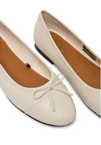 TOMMY HILFIGER - Tommy Hilfiger Baleriny Hilfiger Smooth Lthr Ballet FW0FW09241 Écru. Kolor: kremowy. Materiał: skóra #6