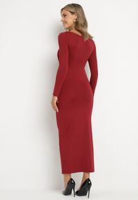 Born2be - Bordowa Dopasowana Sukienka z Ozdobnym Marszczeniem i Rozcięciem Selandris. Kolor: czerwony. Długość rękawa: długi rękaw. Wzór: kolorowy. Typ sukienki: dopasowane. Styl: elegancki #2