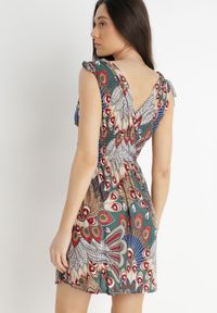 Born2be - Zielona Sukienka Olon. Okazja: na co dzień. Kolor: zielony. Długość rękawa: bez rękawów. Wzór: kolorowy, aplikacja. Sezon: lato. Typ sukienki: kopertowe, proste. Styl: casual. Długość: mini #2