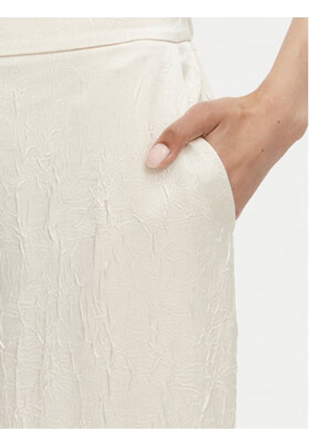 Guess Spodnie materiałowe W6GB2 8W2103 Beżowy jasny Wide Leg. Kolor: beżowy. Materiał: syntetyk