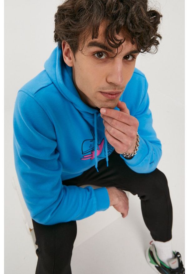adidas Originals - Bluza x The Simpsons. Okazja: na co dzień. Typ kołnierza: kaptur. Kolor: niebieski. Materiał: poliester. Wzór: nadruk. Styl: casual
