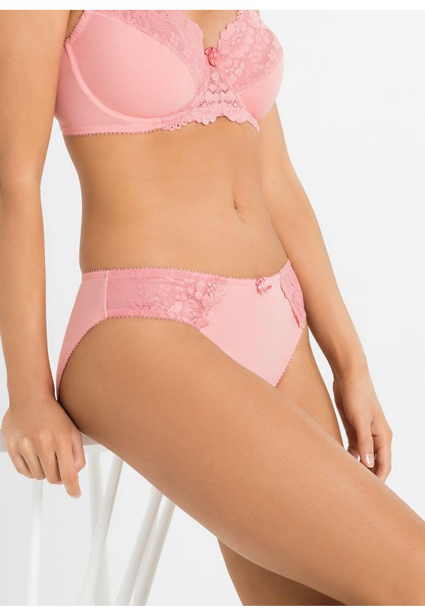 bonprix - Figi z delikatną koronką (2 pary). Kolor: różowy. Materiał: koronka, materiał. Wzór: aplikacja, koronka, kwiaty