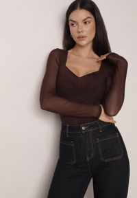 Born2be - Ciemnobrązowa Bluzka Siateczkowa z Wiskozą z Długim Rękawem i Dekoltem w Serce Elanne. Okazja: na co dzień. Kolor: brązowy. Materiał: wiskoza. Długość rękawa: długi rękaw. Długość: długie. Styl: casual, klasyczny, elegancki #4