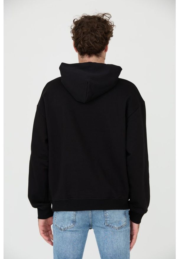 Just Cavalli - JUST CAVALLI Czarna męska bluza z kapturem i haftowanym logo O Fiche, Rozmiar XL. Typ kołnierza: kaptur. Kolor: czarny. Wzór: haft