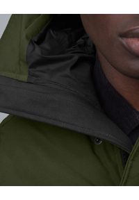 CANADA GOOSE - Zielona parka Carson. Kolor: zielony. Materiał: bawełna, poliester, materiał, futro, puch. Wzór: aplikacja. Sezon: zima, jesień. Styl: klasyczny #5