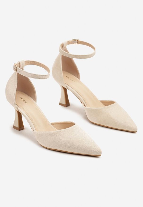 Born2be - Beżowe Czółenka Vices z Imitacji Zamszu na Obcasie Klepsydra Esiriva. Okazja: na co dzień. Nosek buta: szpiczasty. Zapięcie: pasek. Kolor: beżowy. Materiał: zamsz. Obcas: na obcasie. Styl: wizytowy, casual, klasyczny. Wysokość obcasa: średni