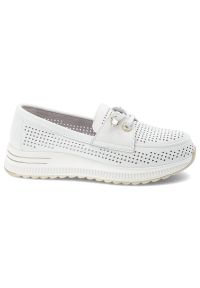 Półbuty damskie Artiker, cholewka ze skóry naturalnej ażurowe na płaskiej podeszwie, białe, 58C0484. Kolor: biały. Materiał: skóra. Szerokość cholewki: normalna. Wzór: ażurowy. Obcas: na płaskiej podeszwie #4