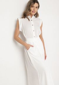 Born2be - Biała Sukienka Koszulowa o Rozkloszowanym Kroju z Wiązaniem w Pasie Mavirielle. Okazja: na co dzień. Typ kołnierza: dekolt w serek. Kolor: biały. Materiał: skóra. Długość rękawa: długi rękaw. Typ sukienki: koszulowe. Styl: casual, elegancki #2