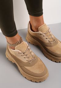Renee - Beżowe Sneakersy Hyresilea. Nosek buta: okrągły. Zapięcie: sznurówki. Kolor: beżowy. Materiał: nubuk, syntetyk. Szerokość cholewki: normalna #3