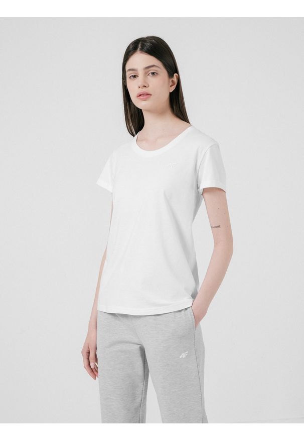 4f - T-shirt damski. Kolor: biały. Materiał: dzianina, bawełna. Długość rękawa: krótki rękaw. Styl: klasyczny